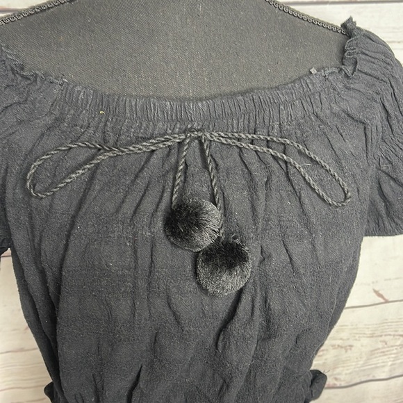 Moon River Ruched Black Cropped Blouse Sz XS! - Picture 2 of 7